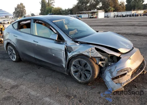 2024 Tesla Model Y из США, поврежденный, VIN 7SAYGDED7RF192231